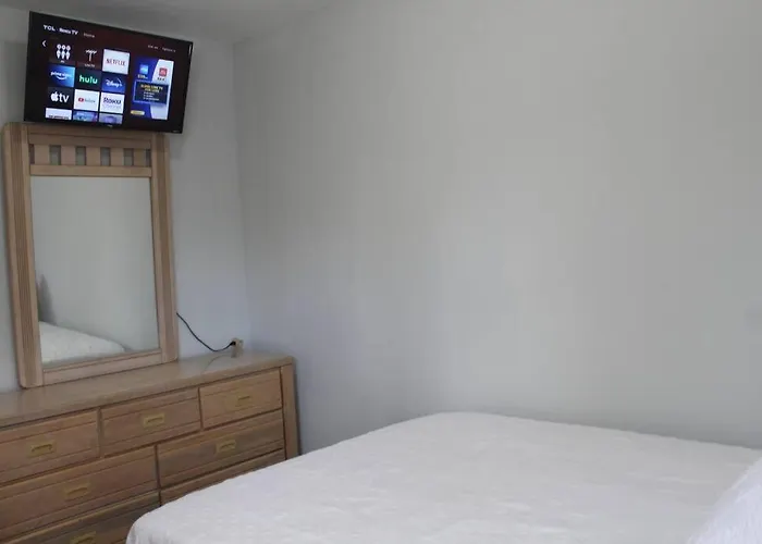 ☆The Oasis In Murray Hill☆ -Sleeps 8- Wifi- Cozy