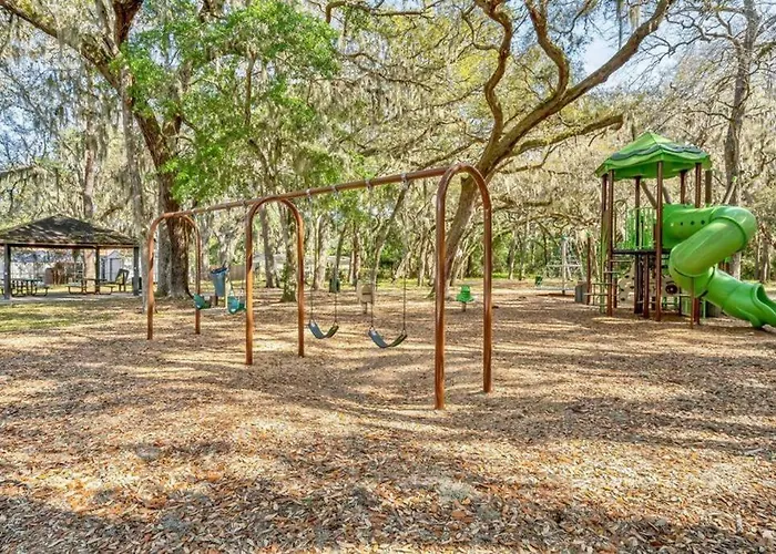 Surfers Paradise: Cozy Home Near Hanna Park Poles