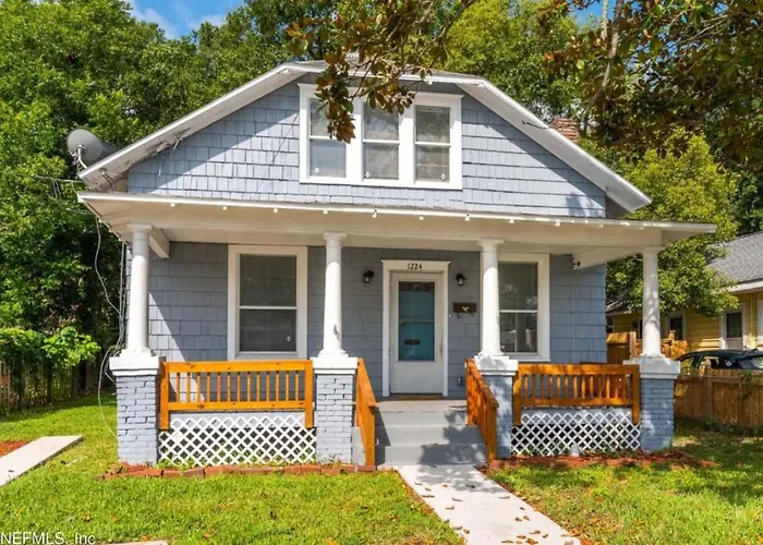Riverside Craftsman With 3 Beds And 3 Baths, Pet Friendly, Great Neighborhood