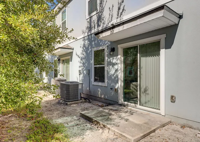 4 Mi To Everbank Stadium! Stylish Suburban Retreat